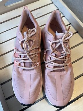 Fabletics Palms Performance Size 8.5 Light Pink Running Shoes